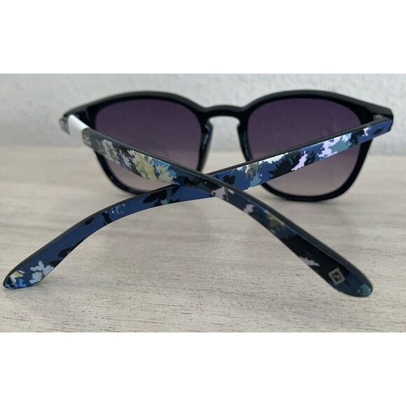 Vera Bradley Bree Sunglasses - Chrysanthemum Crush Pattern - Picture 7 of 8